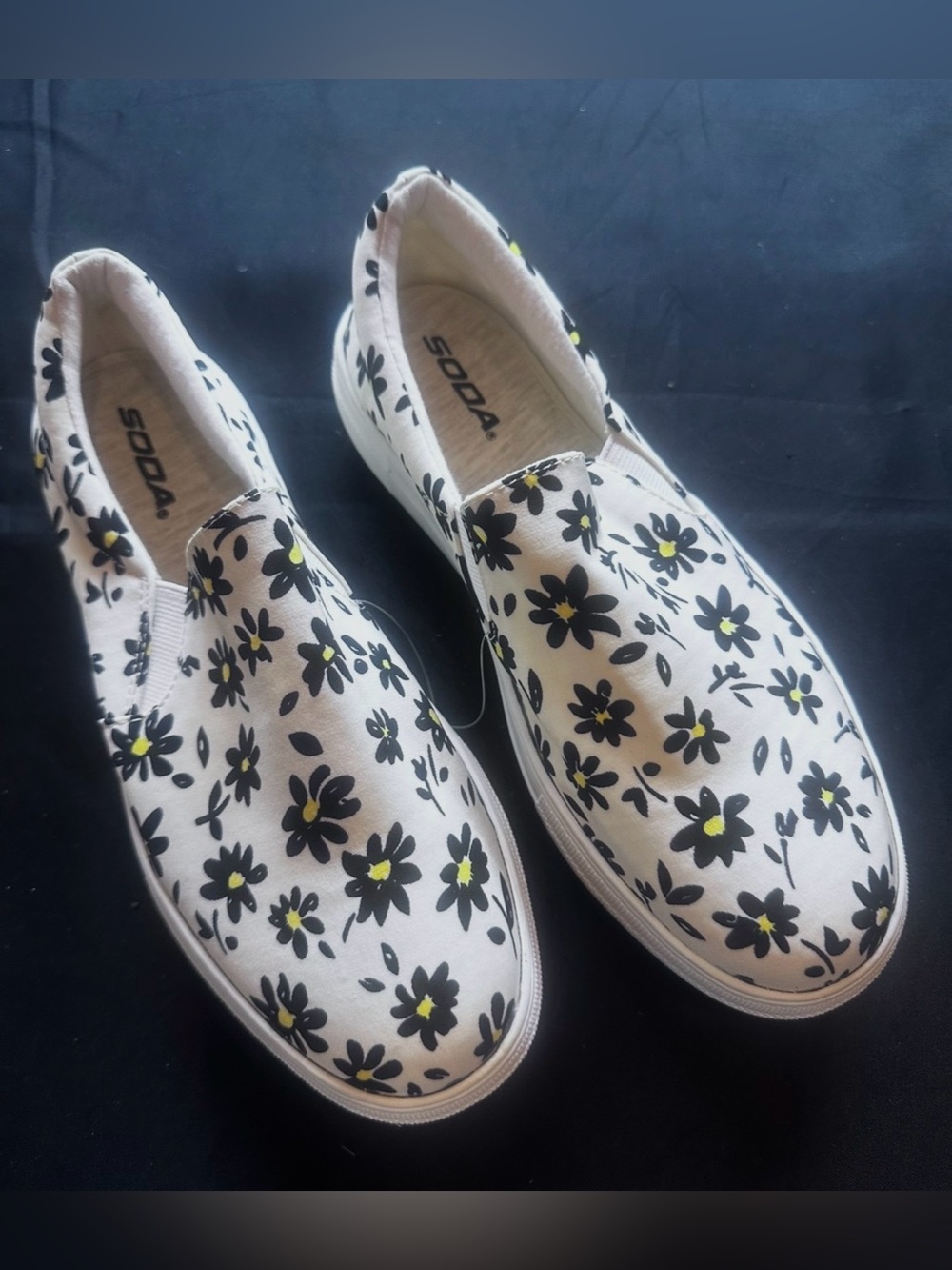 #S1090 Soda White Floral Slip-On Sneakers with Black & Yellow Flowers